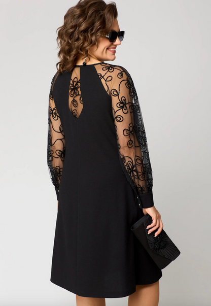 Yvonne - Elegante kanten jurk met een prachtige pasvorm